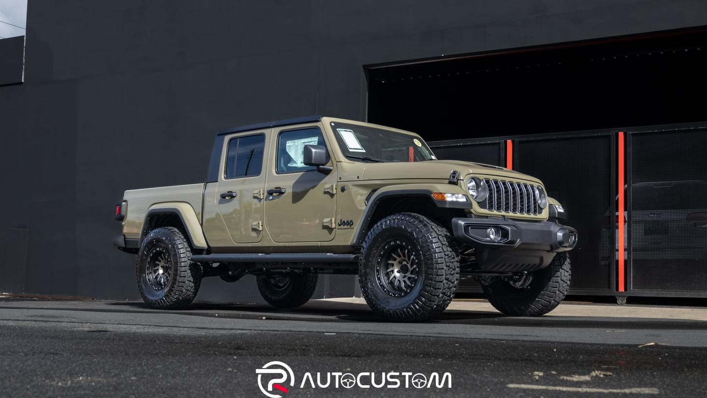 Jeep Gladiator with 17" BR Wheels and 37" Tires Carolina